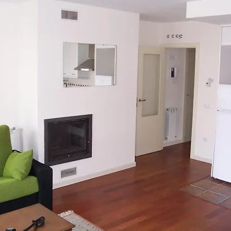 Pre-pyrenees: Privileged Site For Hiking, Excursions And Skiing. Apartamento Sabiñánigo
